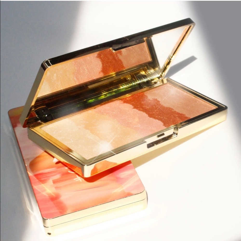 Touch In Sol Glowdient Makeup Palette